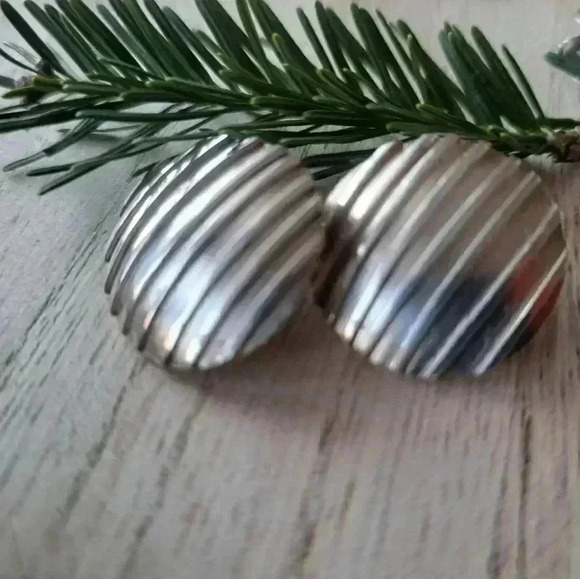 Jewelry - 925 Sterling silver button modernist style earrings